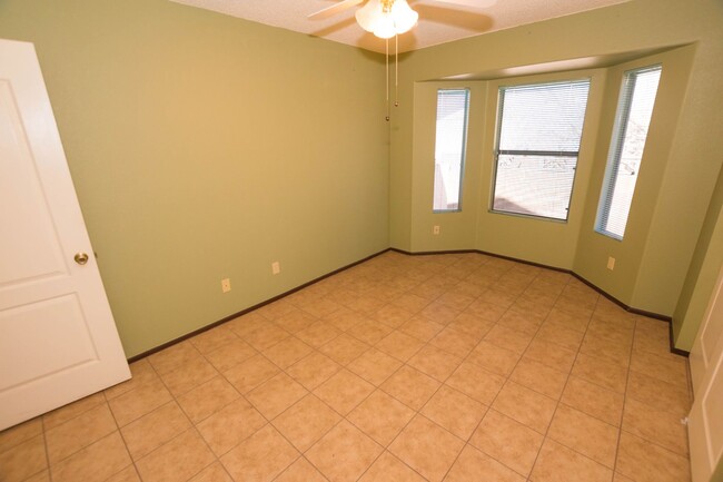 Building Photo - Spacious 4-Bedroom, 2-Bath Home with With ...