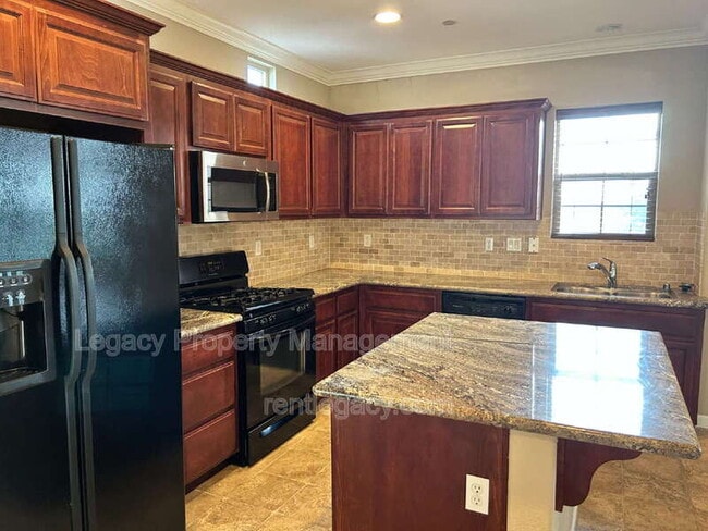 Building Photo - 5301 E Commerce Way