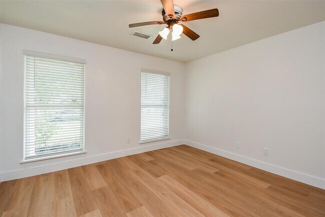 Building Photo - 4947 Cheena Dr