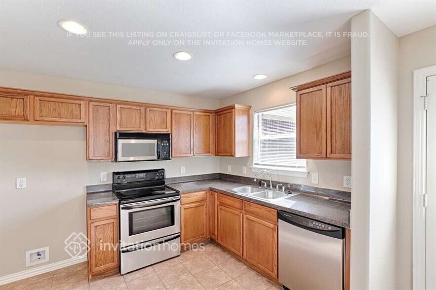 Building Photo - 13916 Garden Grove Dr
