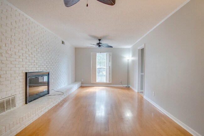 Building Photo - Pool Home with Office, Two Primary Suites ...