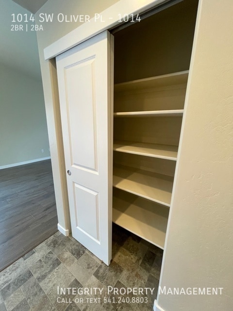 Building Photo - 1014 SW Oliver Pl