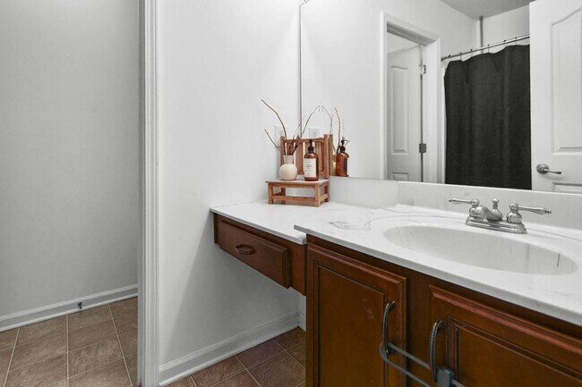 Building Photo - Pet Friendly Three Bedroom!