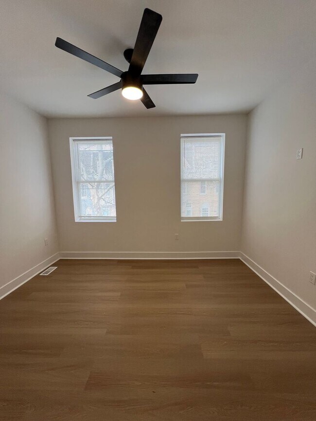 Building Photo - Charming 3 Bedroom 2 Bathroom Home