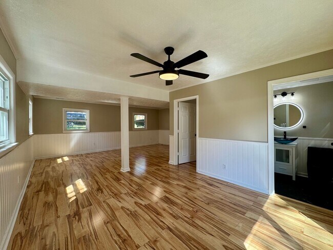 Building Photo - 1089 Torrey Dr