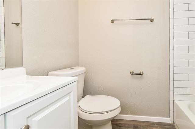 Building Photo - 1601 Chapman Dr