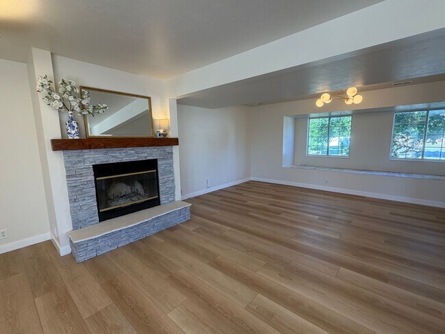 Building Photo - GORGEOUS SPACOUS HOMESTEAD!!!