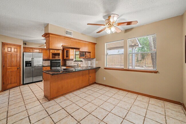 Building Photo - 14707 Treborway Dr