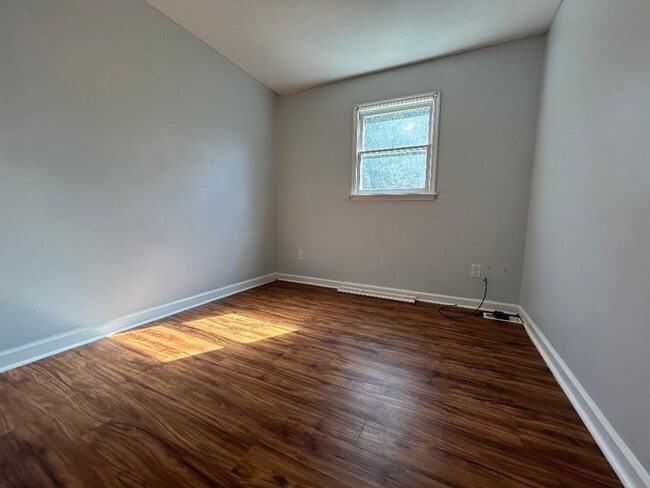 Building Photo - Spacious 3 bed Town Home!
