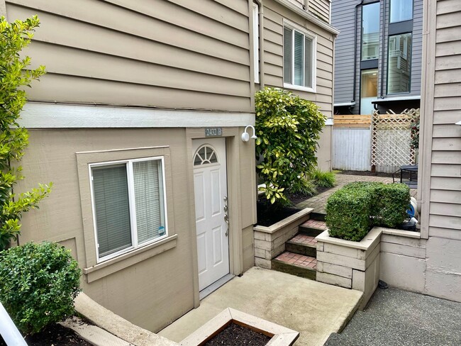 Primary Photo - Beautiful One Bedroom Condo in Queen Anne