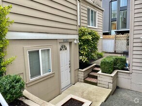 Building Photo - Beautiful One Bedroom Condo in Queen Anne