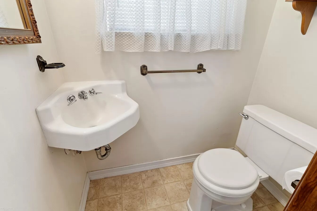 Building Photo - 25100 Marilyn Ave