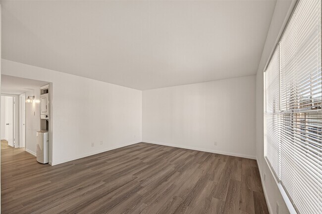 Building Photo - 5550 N Braeswood Blvd