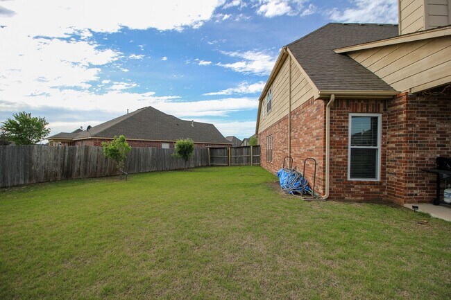 Building Photo - Spacious 5 Bedroom Home In Jenks West School District!