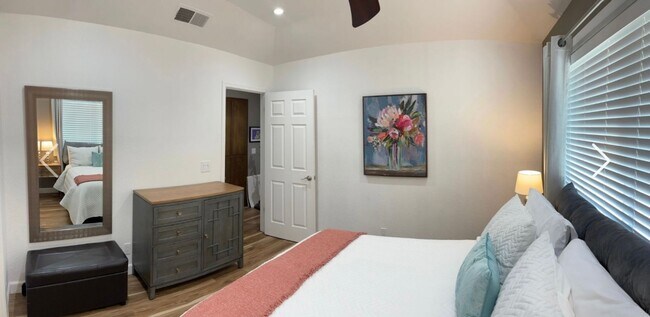 Building Photo - Lovely 3 Bedroom / 2 Bathroom for rent $2,795