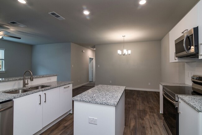 Building Photo - 612 Harvest Moon Dr