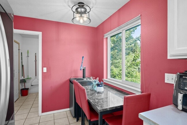Building Photo - Spacious Latah Valley Home - Gated Community