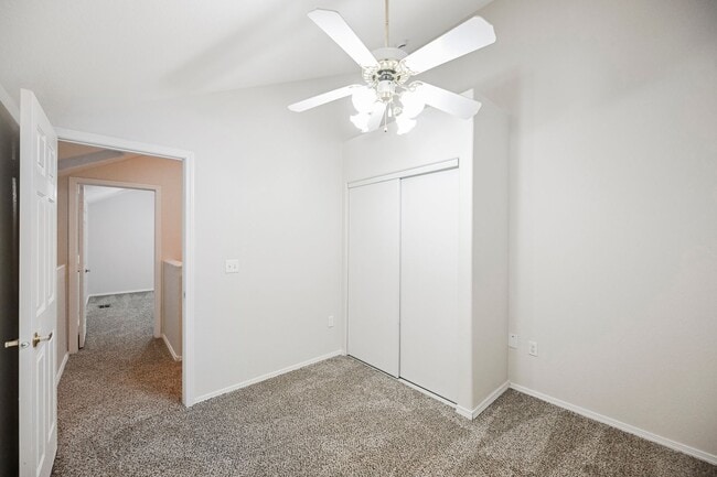 Building Photo - Gated Community townhome, with private garage