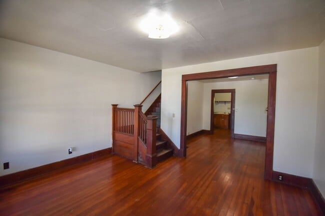 Building Photo - 205-205 S Summit St