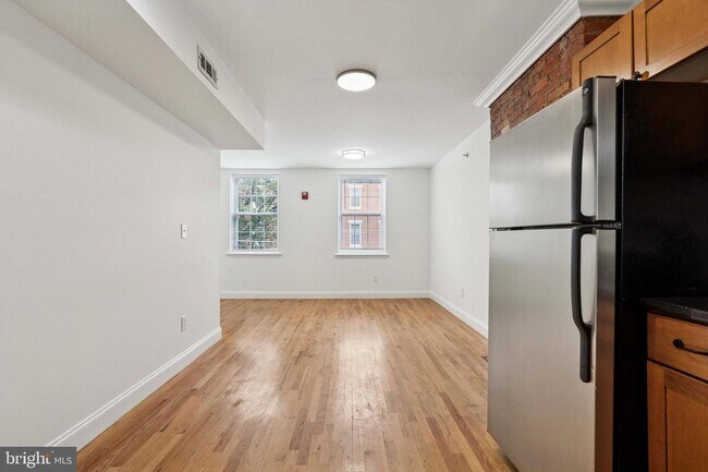 Building Photo - 1538 Christian St