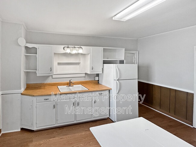 Building Photo - 24 Jones St