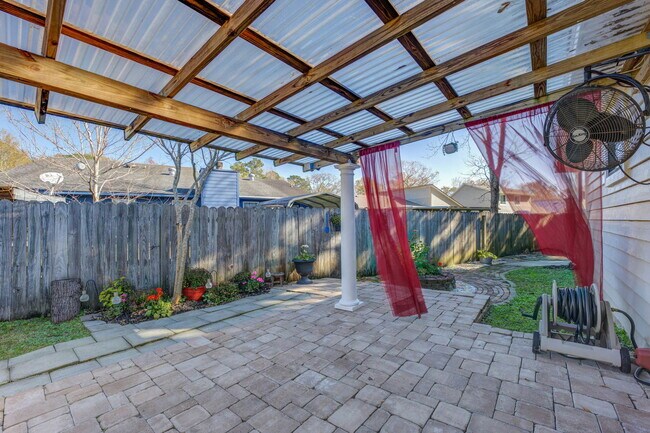 Building Photo - 8042 Nova Ct