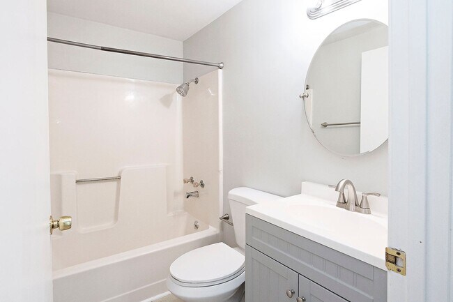 Building Photo - Charming Pet-Friendly Belmont Apartment