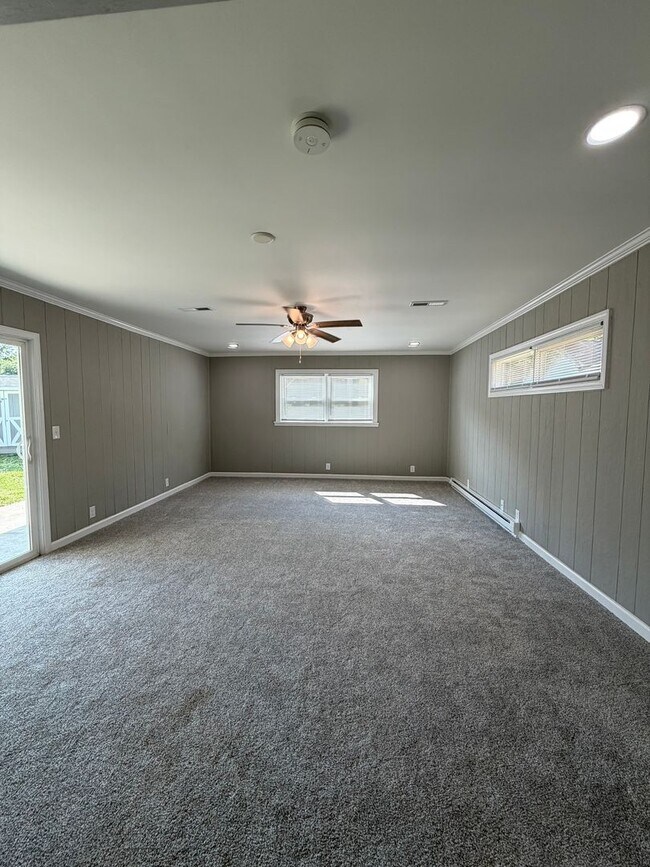Building Photo - Newly Remodeled 4-bedroom, 1.5-Bath Single-Family Home in Danville, IL.