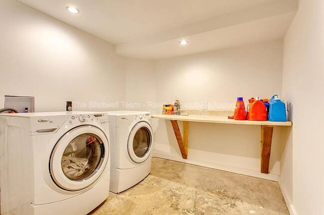 Building Photo - 438 McNabb Ave