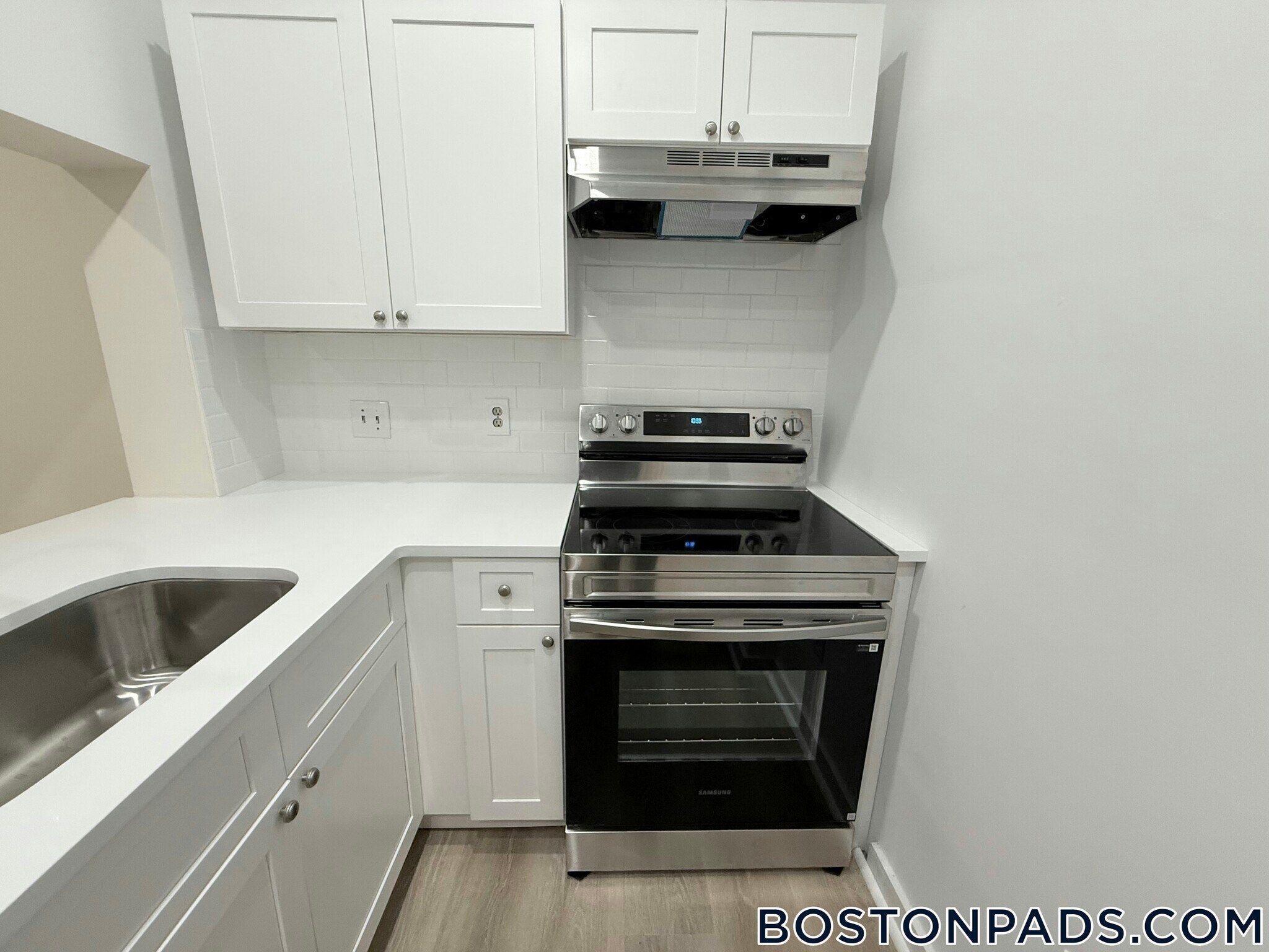 Building Photo - 452 Park Dr