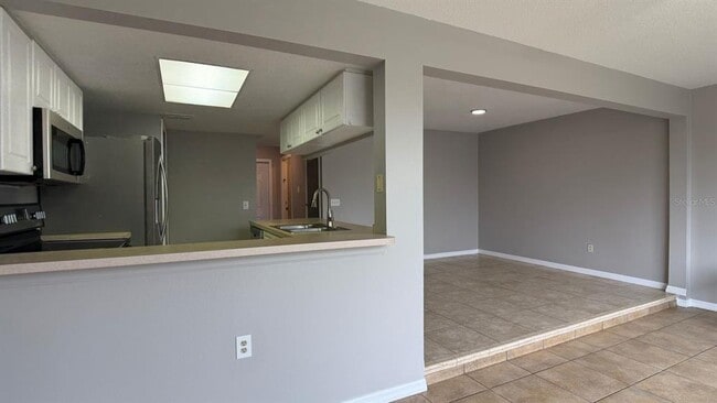 Building Photo - 211 Caribbean Dr