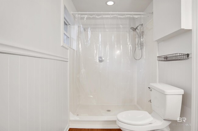 Building Photo - 18870 Highland Dr