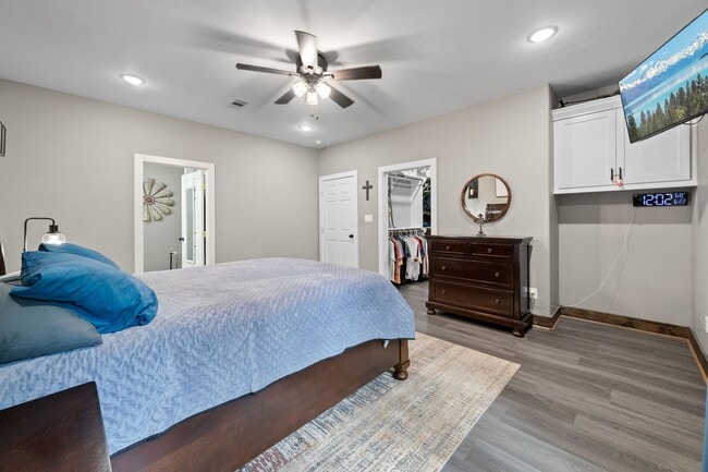 Building Photo - 376 Jill St