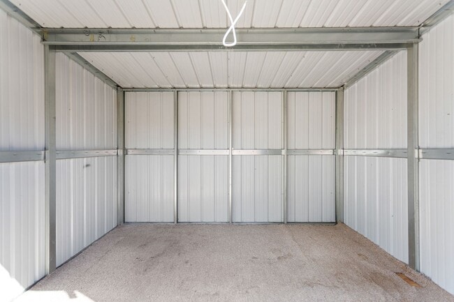 Building Photo - Newly remodeled single family home offering application fees waived as well as $200 off First Mon...