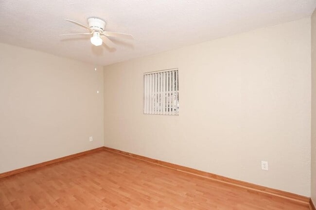 Building Photo - 141 NW 207th Ave