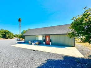 Building Photo - 9431 W Lilac Rd