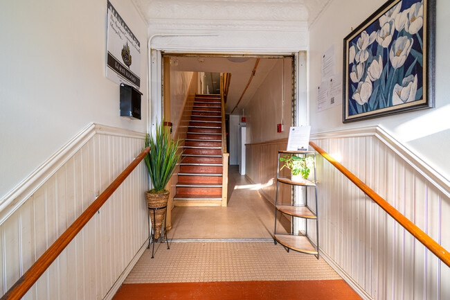 Building Photo - 376 Washington St