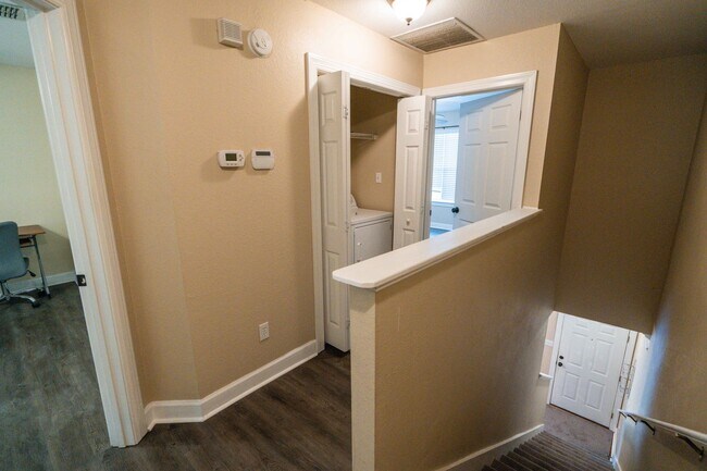 Building Photo - Super cute 3 Bedroom/3Bathroom Townhome in...