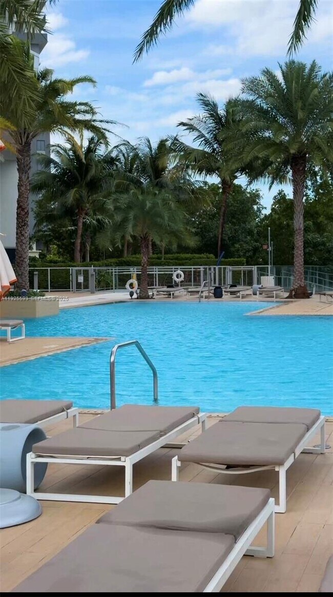 Building Photo - 16385 Biscayne Blvd