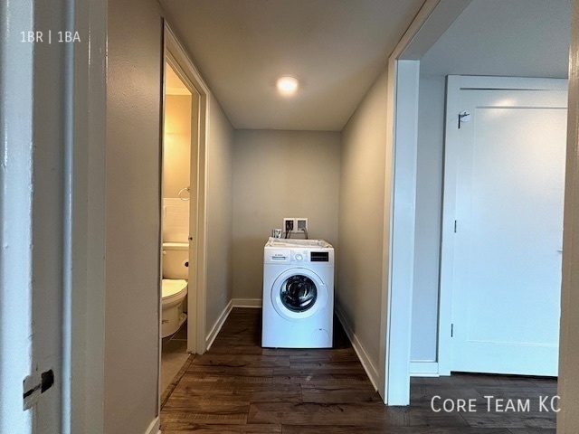 Building Photo - One bedroom near Plaza - in unit laundry!