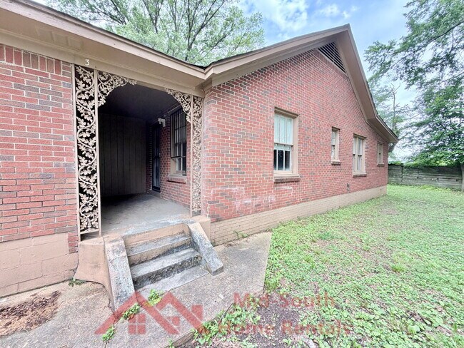 Building Photo - 1379 Ferguson Rd