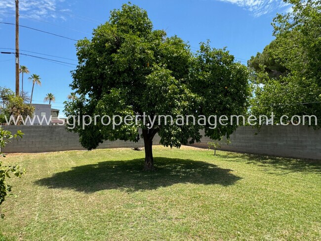 Building Photo - 2723 N Greenfield Rd