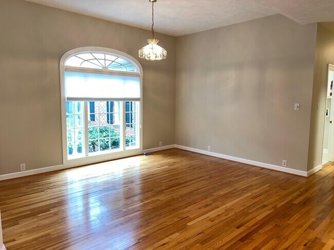 Building Photo - 160 Winged Elm Cir