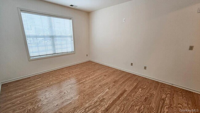 Building Photo - 208 Canter Ct