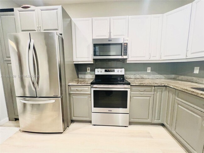 Building Photo - 1816 Salerno Cir