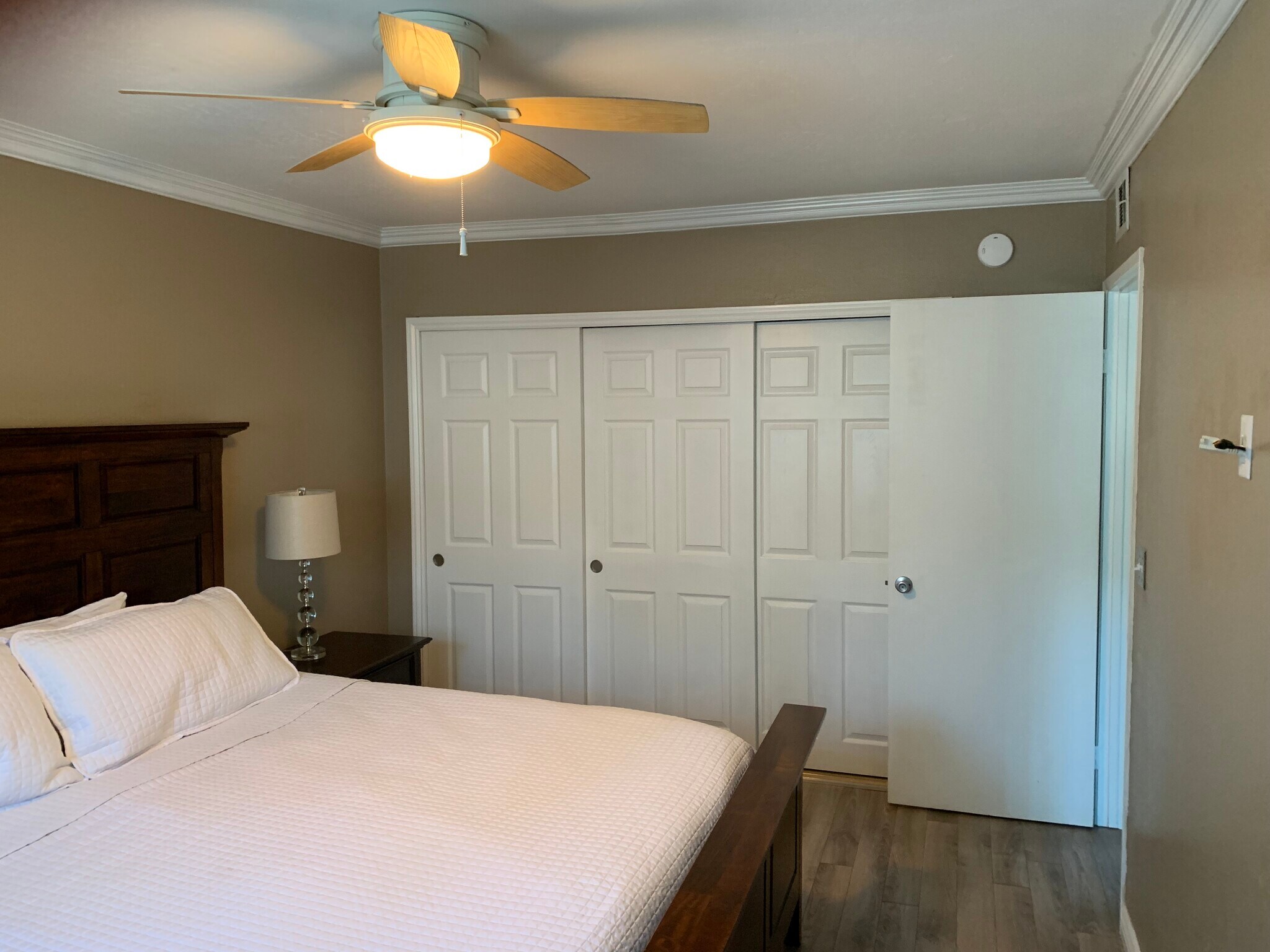 Primary fan view - 4062 Georgia St