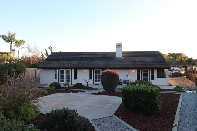 Building Photo - Lovely Mesa Oaks Four Bedroom