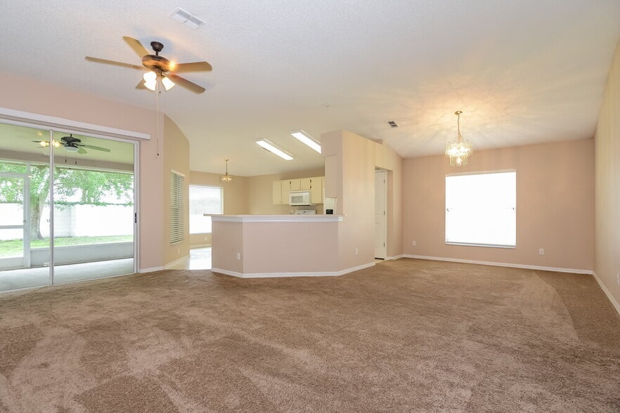 Building Photo - 1711 Scotch Pine Dr