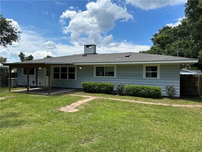 Building Photo - 311 W Marigold Ave