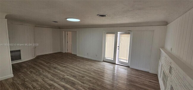 Building Photo - 2728 Sunrise Blvd